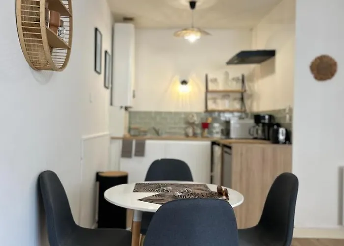 Les Carmelites : A 5 Min A Pied De La Gare Apartment